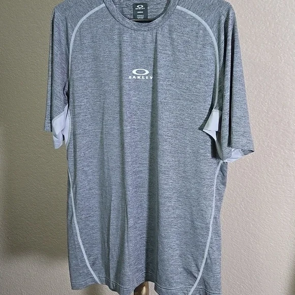 Oakley Gray Short Sleeve Performance Tee - Picture 2 of 6
